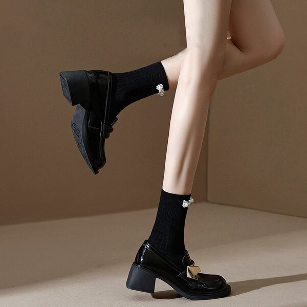 Sieviešu apavi - ar metāla elementu