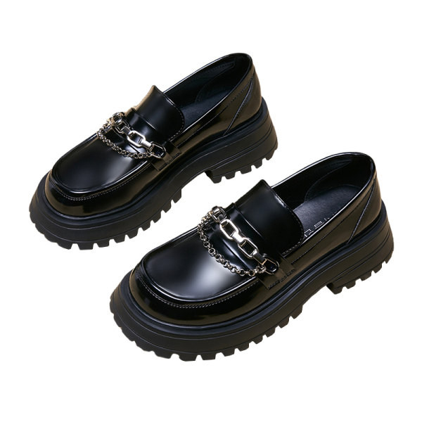 Női alkalmi modell cipő eko bőrből, fém elemekkel