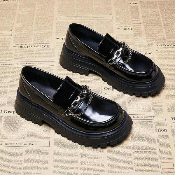 Női alkalmi modell cipő eko bőrből, fém elemekkel