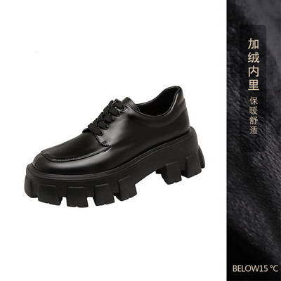 Durva talpú, fűzős női cipő