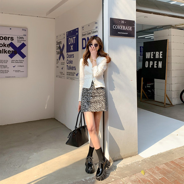 Durva talpú, fűzős női cipő