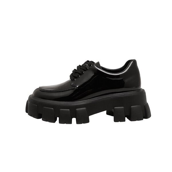 Durva talpú, fűzős női cipő