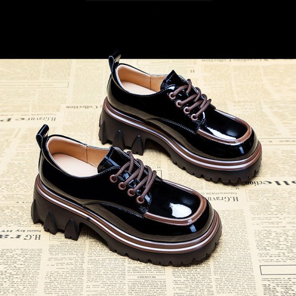 Sieviešu apavi ar šņorēm