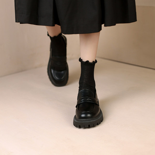 Sieviešu melnas ādas kurpes