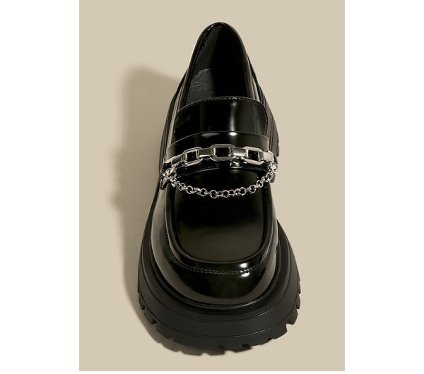 Sieviešu mokasīni - ar metāla elementiem