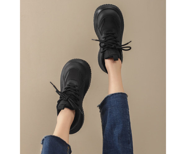 Sieviešu apavi ar mežģīnēm ar augstu zoli