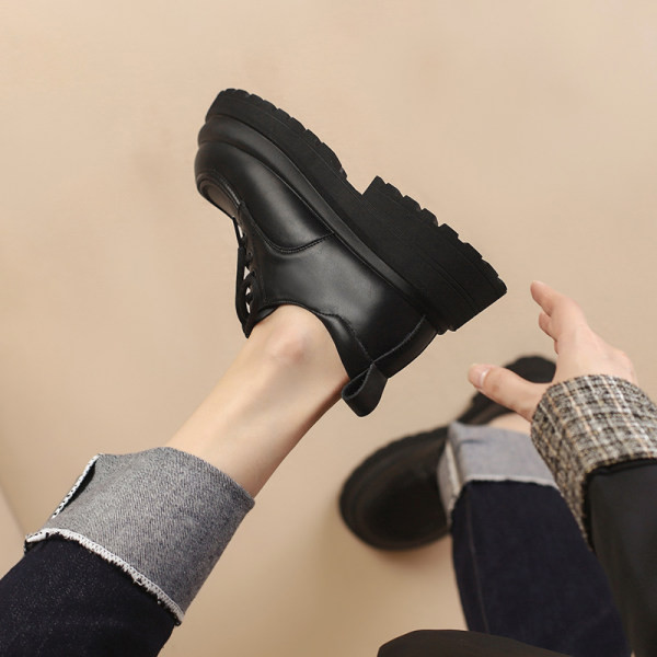 Női alkalmi cipő fűzővel