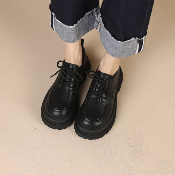 Női alkalmi cipő fűzővel