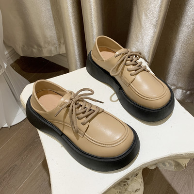 Sieviešu apavi ar mežģīnēm ar augstu zoli