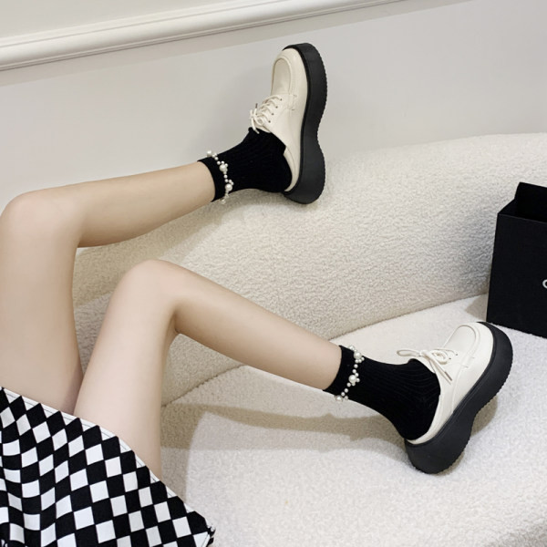 Sieviešu apavi ar mežģīnēm ar augstu zoli