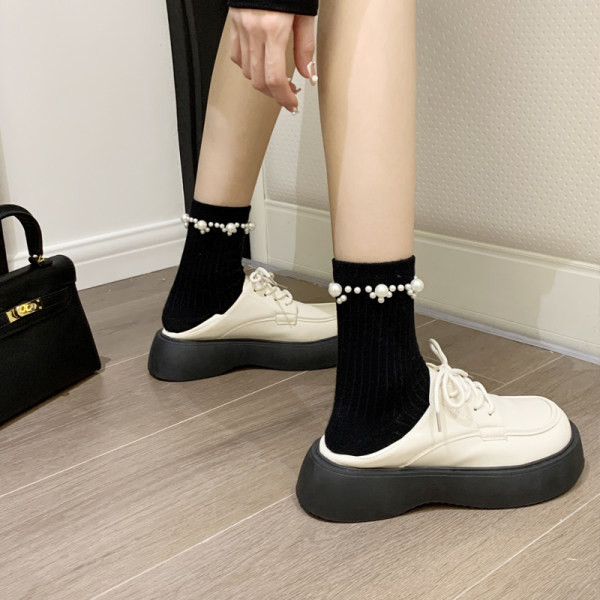 Sieviešu apavi ar mežģīnēm ar augstu zoli