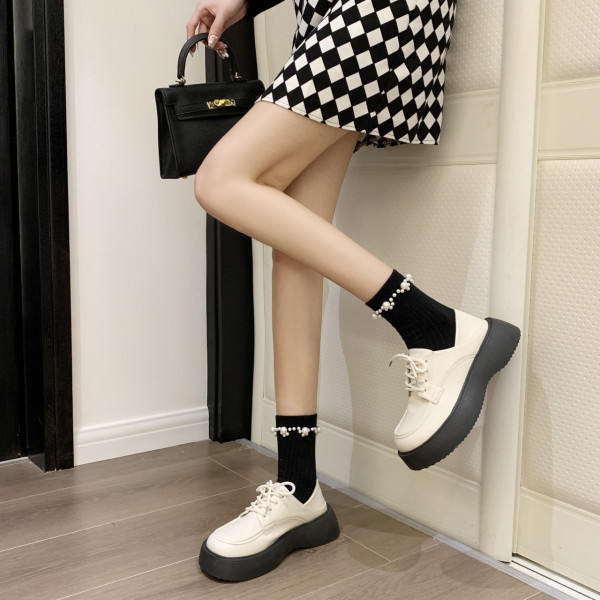 Sieviešu apavi ar mežģīnēm ar augstu zoli