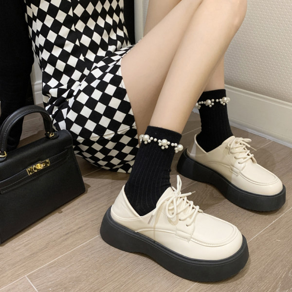 Sieviešu apavi ar mežģīnēm ar augstu zoli