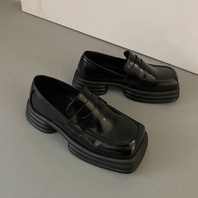 Sieviešu apavi - divās krāsās