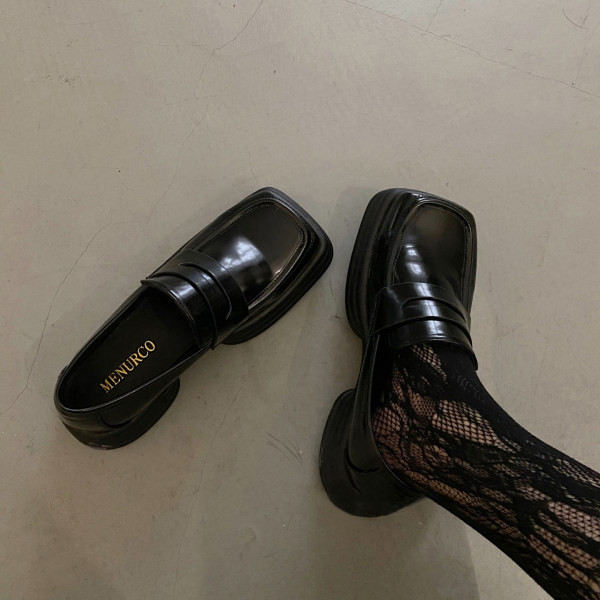 Sieviešu apavi - divās krāsās