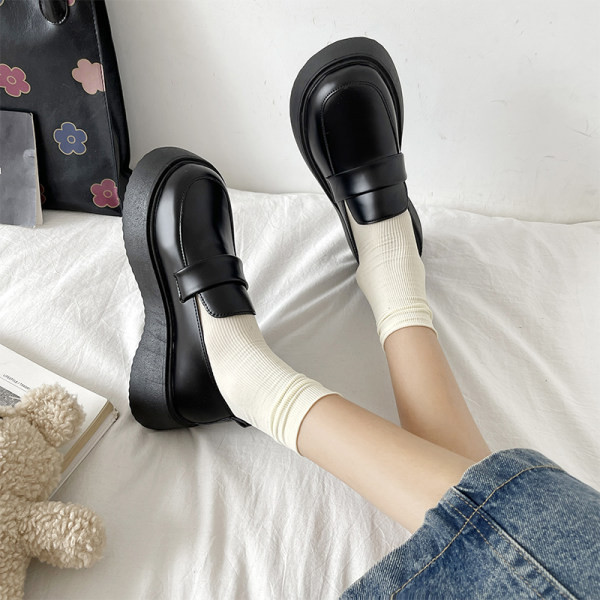 Ikdienas stila sieviešu mokasīni ar oderi