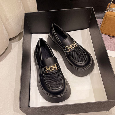 Γυναικεία μαύρα παπούτσια με πέρλες