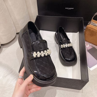Γυναικεία μαύρα παπούτσια με πέρλες