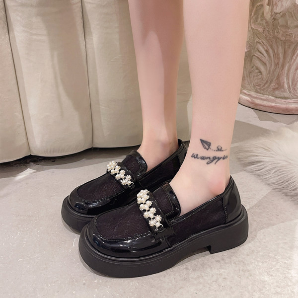 Γυναικεία μαύρα παπούτσια με πέρλες