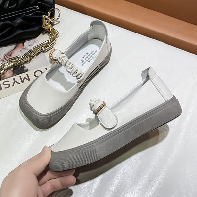 Ikdienas sieviešu apavu retro modelis