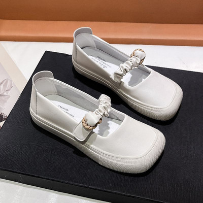 Ikdienas sieviešu apavu retro modelis