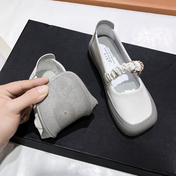 Ikdienas sieviešu apavu retro modelis