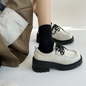 Παπούτσια πατέντα με κορδόνια