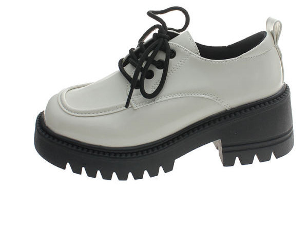 Παπούτσια πατέντα με κορδόνια