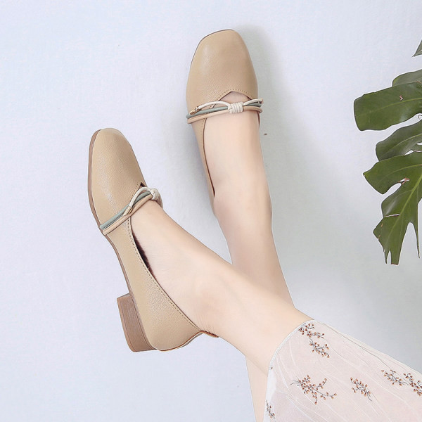 Sieviešu ikdienas kurpes ar zemiem kvadrātveida papēžiem