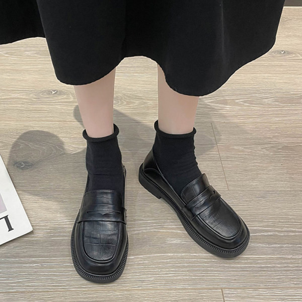 Ikdienas modeļu sieviešu mokasīni no eko ādas ar zemu papēdi