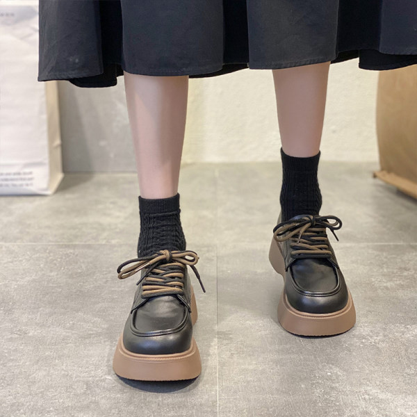 Sieviešu apavi no eko ādas - ar augsto zoli