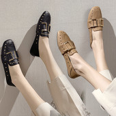 Női alkalmi cipő fémes kockákkal