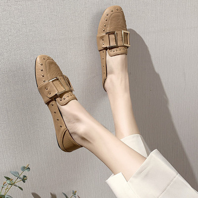 Női alkalmi cipő fémes kockákkal