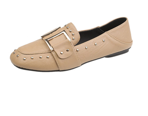 Női alkalmi cipő fémes kockákkal