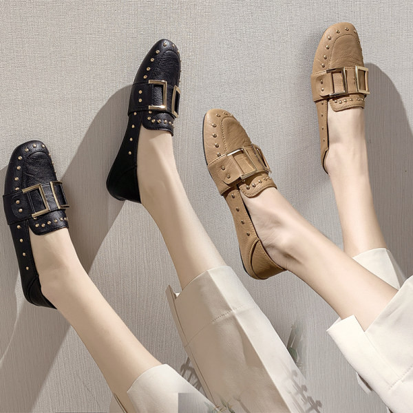 Női alkalmi cipő fémes kockákkal