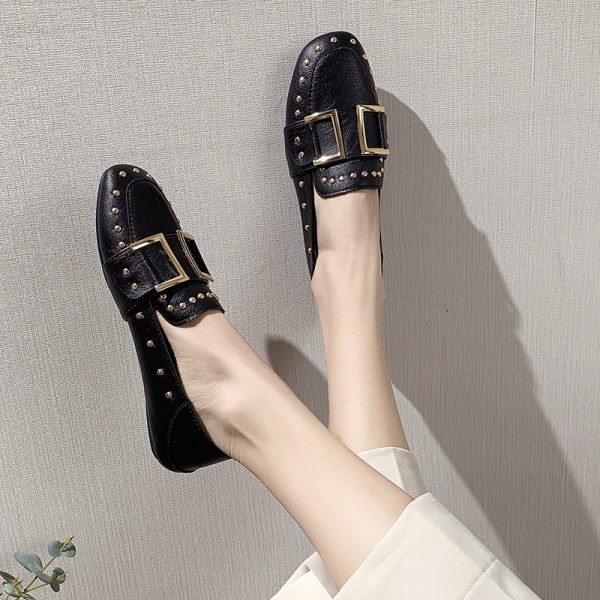 Női alkalmi cipő fémes kockákkal