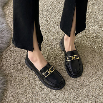 Дамски обувки с катарама 