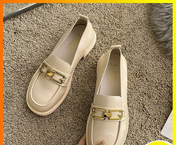 Sieviešu apavi ar sprādzi