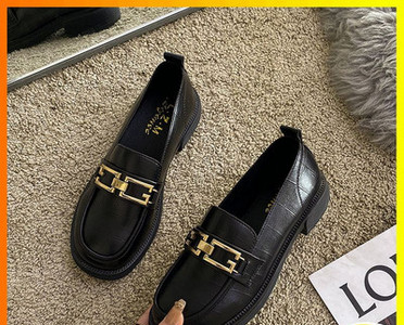 Sieviešu apavi ar sprādzi