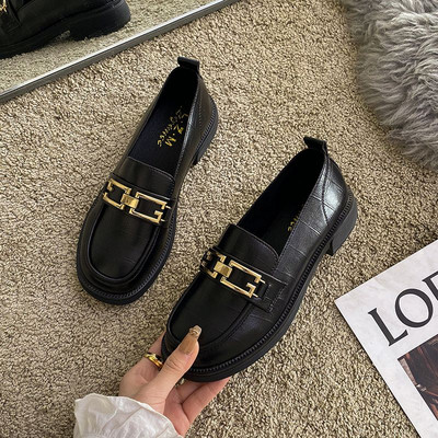 Sieviešu apavi ar sprādzi