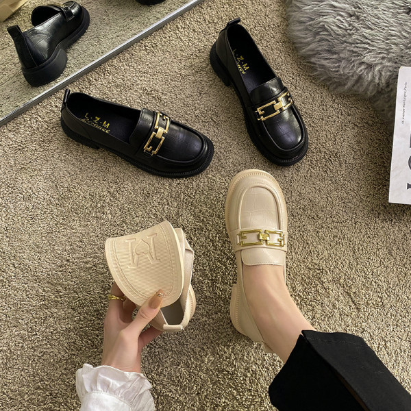 Sieviešu apavi ar sprādzi