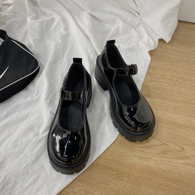 Sieviešu ādas kurpes ar papēžiem