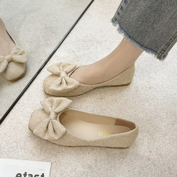 Sieviešu apavu noapaļots modelis ar lentīti