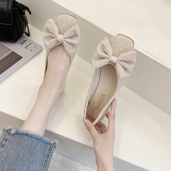 Sieviešu apavu noapaļots modelis ar lentīti