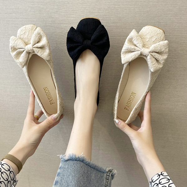 Sieviešu apavu noapaļots modelis ar lentīti