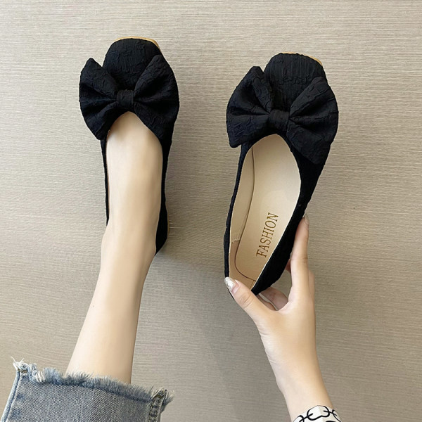 Sieviešu apavu noapaļots modelis ar lentīti