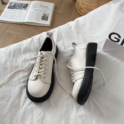 Sieviešu ikdienas apavi no eko ādas ar papēdi un šņorēm