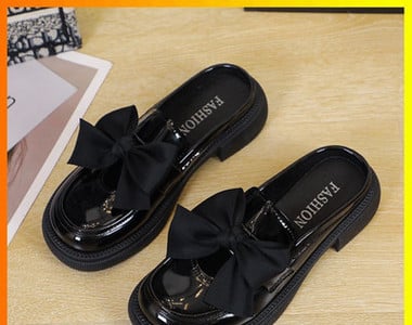 Γυναικεία παπούτσια λουστρίνι - με κορδέλα