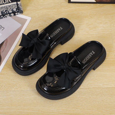 Γυναικεία παπούτσια λουστρίνι - με κορδέλα