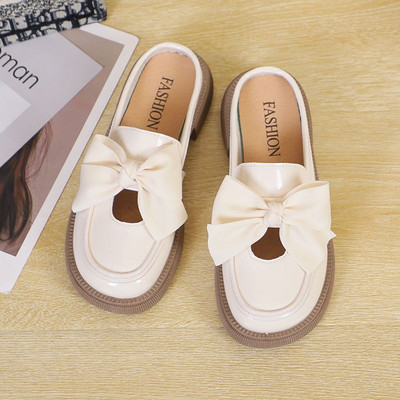 Γυναικεία παπούτσια λουστρίνι - με κορδέλα